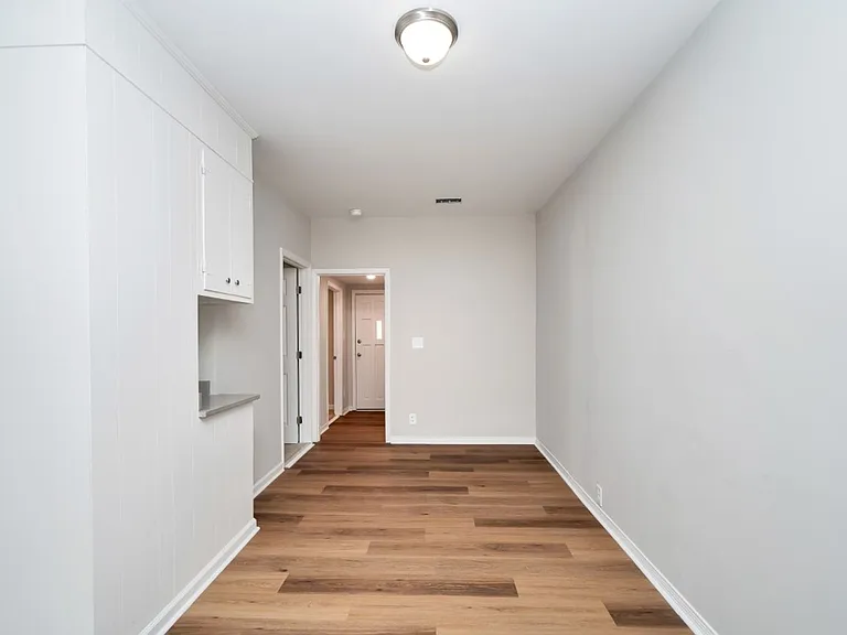 419 Gladys St — Photo 15