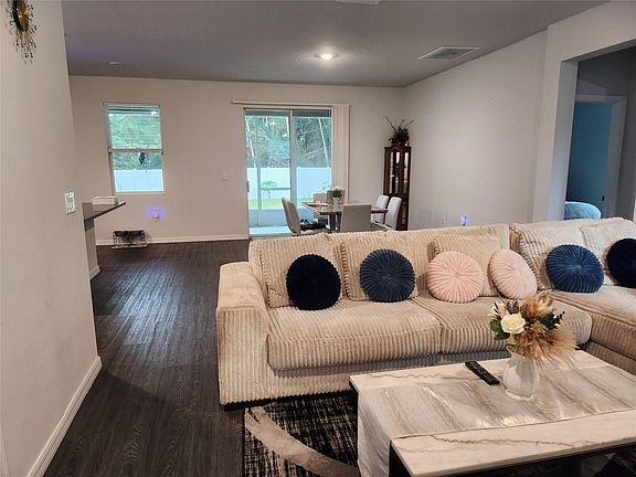 3rd image of 2837 SW Sage Avenue