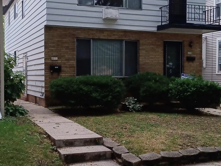6011 W Lapham St 3 bedroom upper