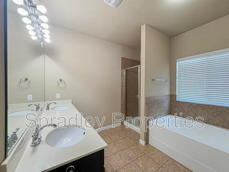 406 Banbury — Photo 16