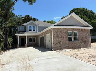 28A Meigs Dr, Shalimar, FL 32579