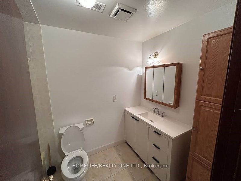 Toronto House for rent - 4 Bedrooms — photo 10
