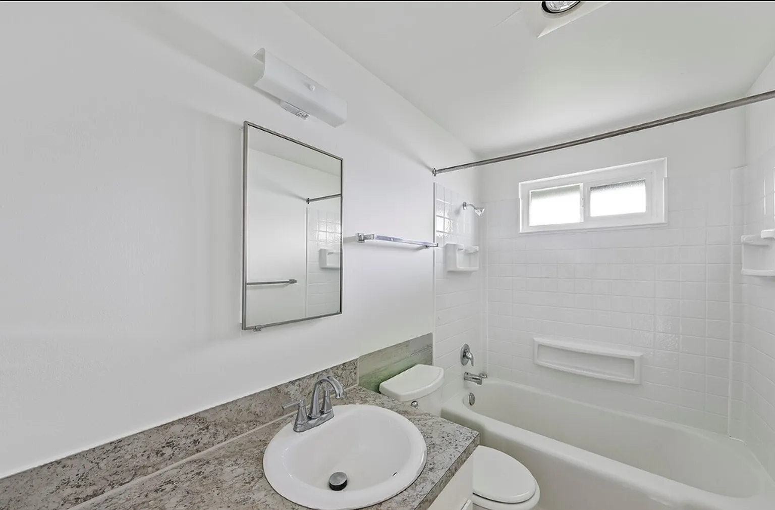 2-Bedroom, 1-Bathroom Home in Oak Harbor — Photo 4