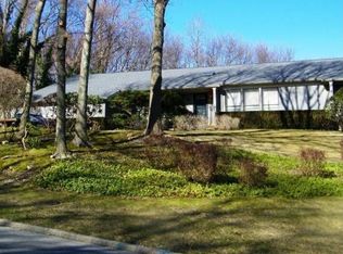 5 Cedar Ridge Ln, Dix Hills, NY 11746