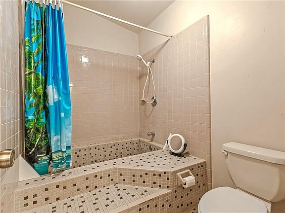 5th image of 1658 Pam Cir