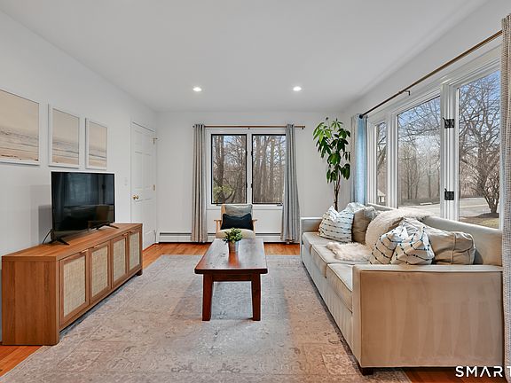 3rd image of 117 Settlers Farm Road