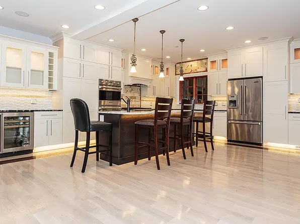 40 Church St #B, Winchester, MA 01890