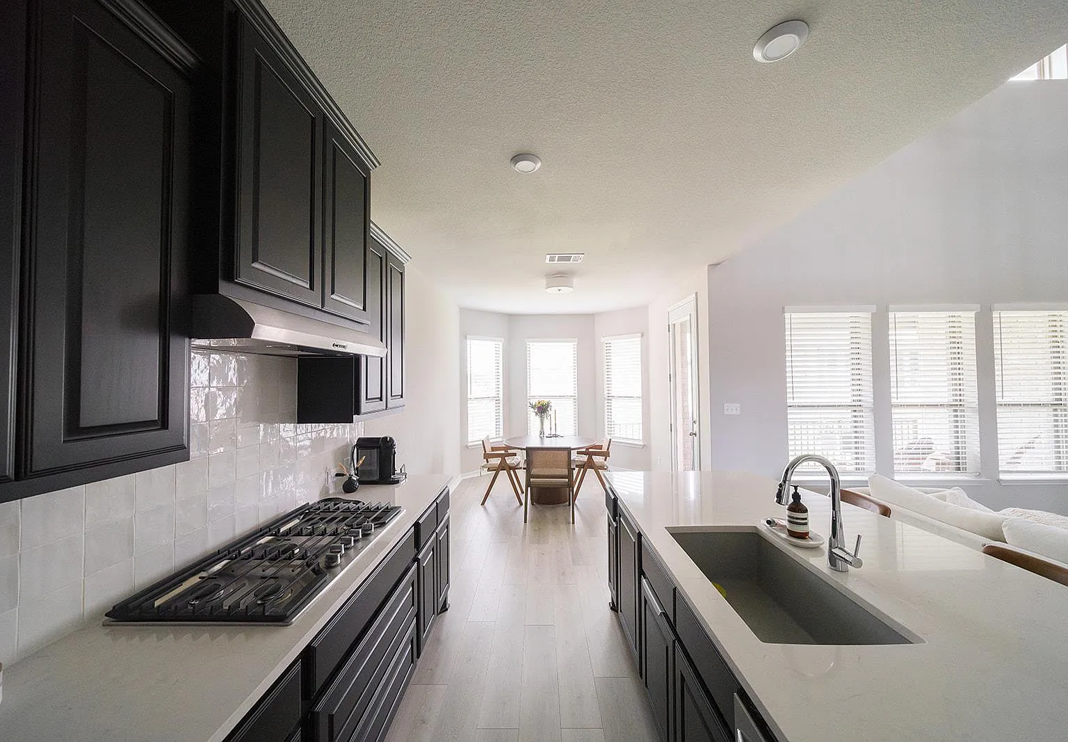4 bed, 3.0 bath, 2630 sqft, $3,000 — Photo 4