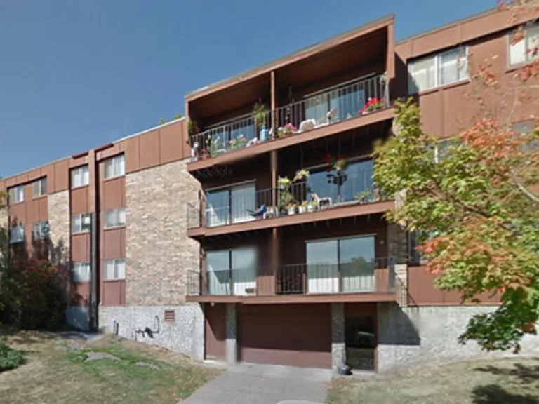 1725 Kenwood Ave — Photo 1