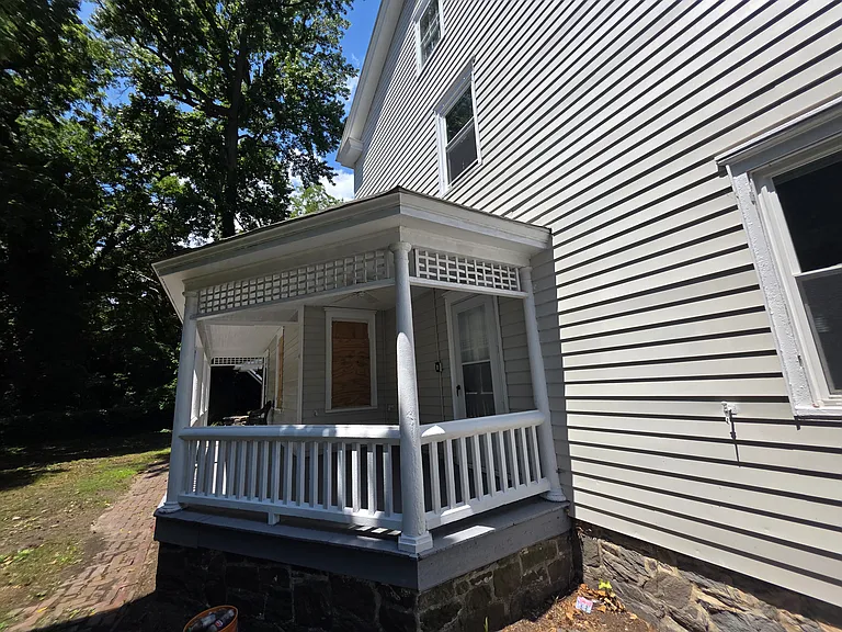 277 E Broadway — Photo 17