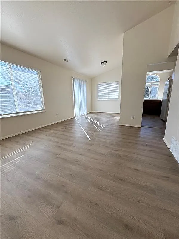 Country Crossing Apartments — Photo 1
