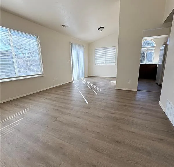 Country Crossing Apartments — Photo 1