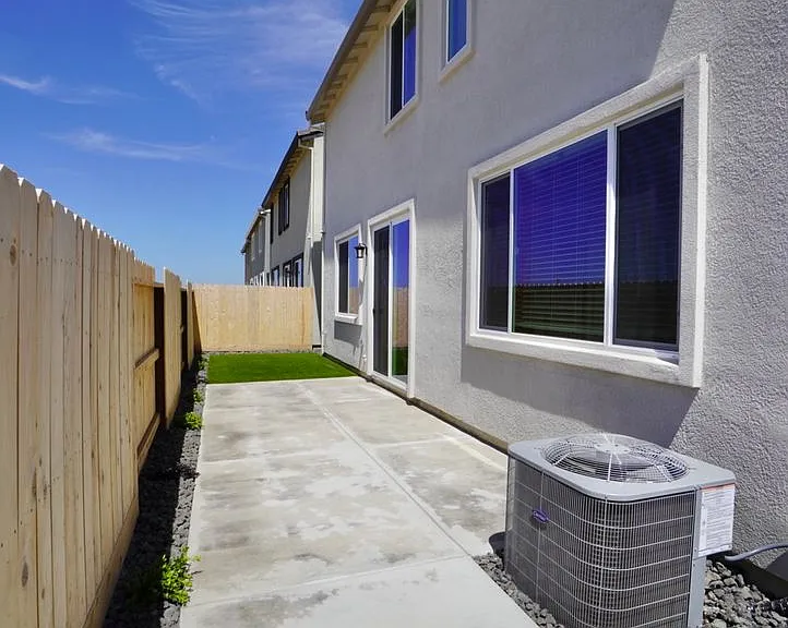 1788 Eiffel St — Photo 24