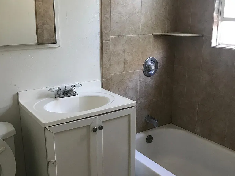 2075 Harrison Ave — Photo 4