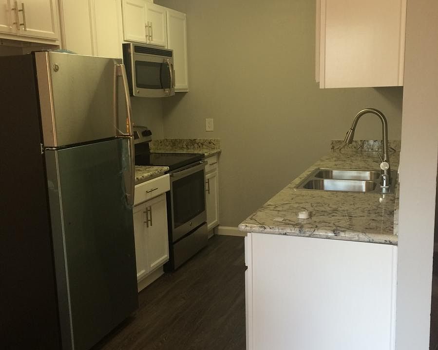 1st image of 665 Blythe Ct