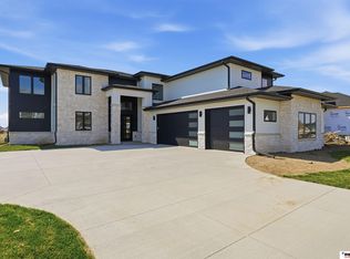 3659 Wilderness Hills Blvd, Lincoln, NE 68516