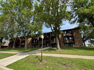 965 Merrill St SW APT 312, Hutchinson, MN 55350