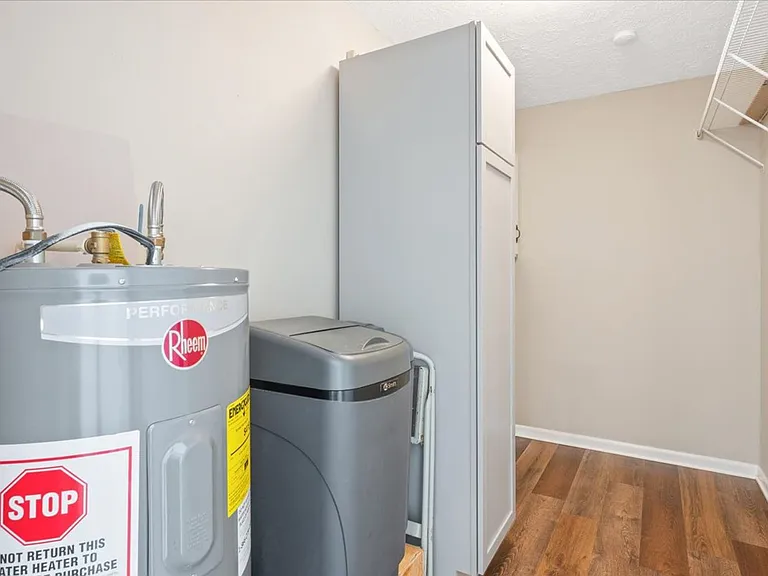 210 Pine Grove Dr — Photo 28