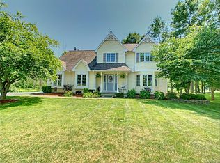 565 Glen Oak Dr, East Amherst, NY 14051