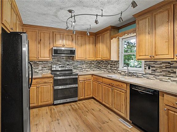3rd image of 40 Riverview Ct SE