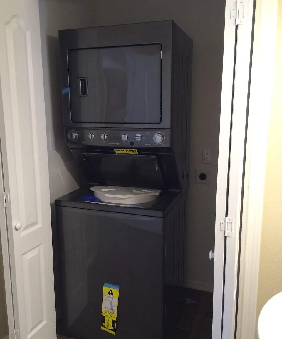 413 Harvard Dr SE — Photo 3