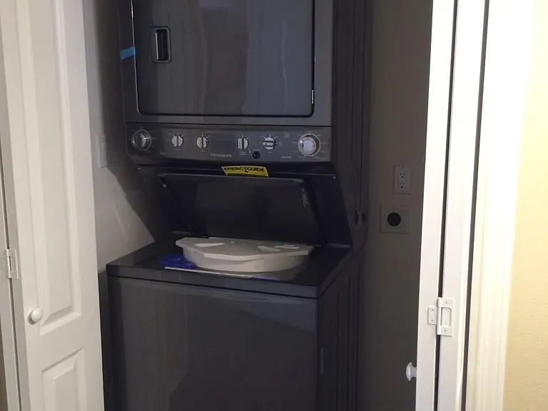 413 Harvard Dr SE #C — Photo 4