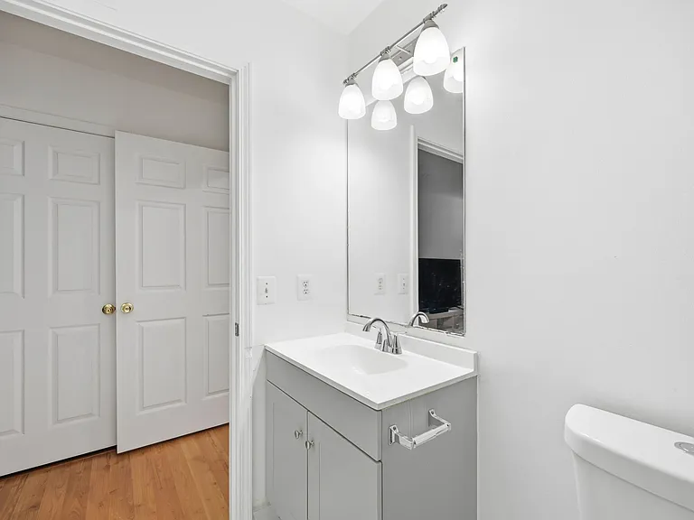 216 Barringer Dr — Photo 3
