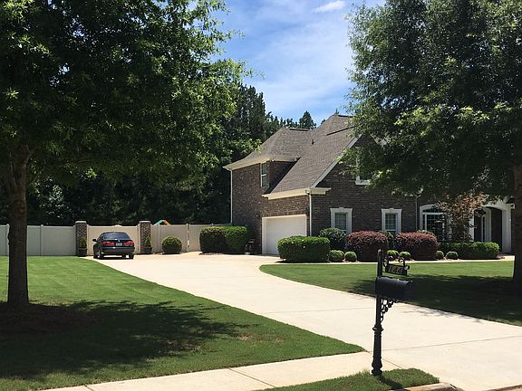 4th image of 144 Antoinette Ave