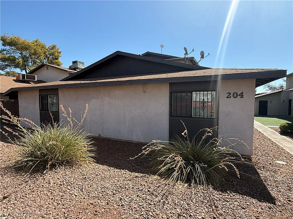 2 bed, 2.0 bath, 930 sqft, $1,500 — Photo 3