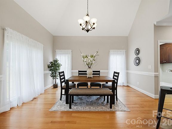 3rd image of 1110 Mayfield Cir NW