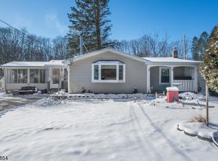 902 Willow Dr, Newton, NJ 07860