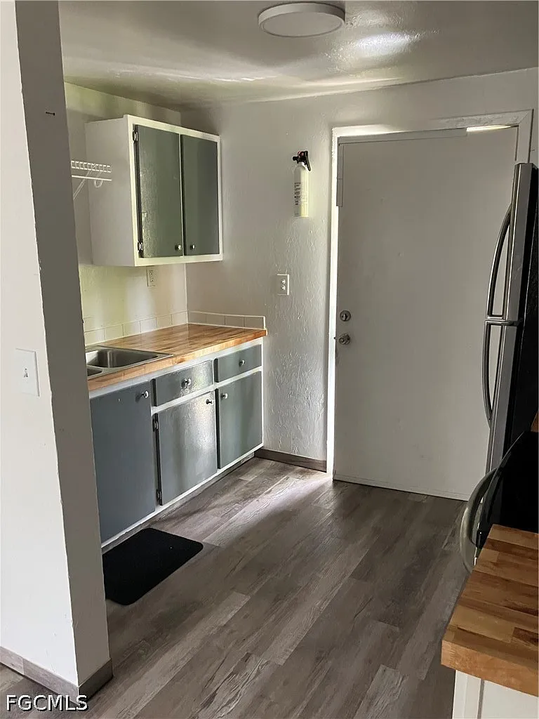1 bed, 1.0 bath, 900 sqft, $1,000 — Photo 4