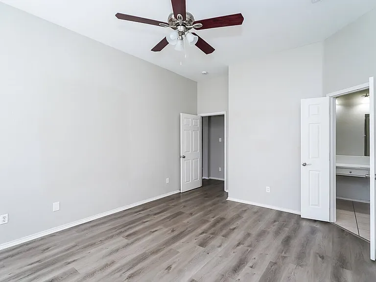 4617 Seneca Dr — Photo 10