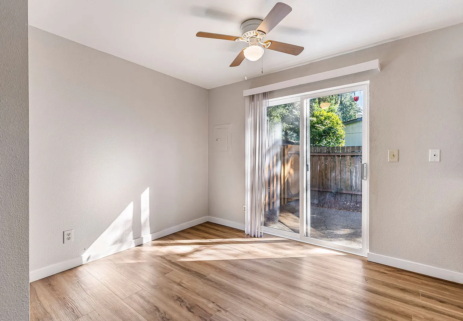 2 bed, 1.5 bath, 1120 sqft, $1,725 — Photo 4