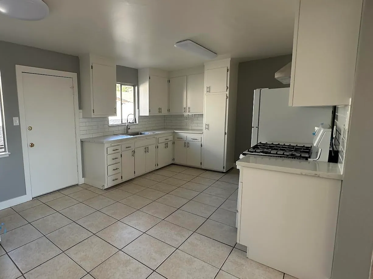 3 bed, 1067 sqft, $2,995 — Photo 1