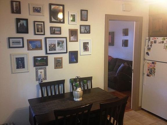Kitchen eating area
