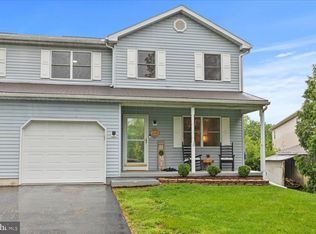 214 Shire Ln, Wernersville, PA 19565