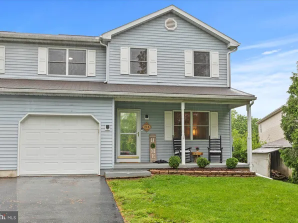 214 Shire Ln, Wernersville, PA 19565