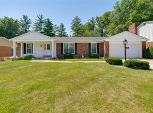 1040 Terracewood Cir, Ballwin, MO 63011