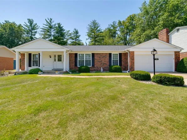 1040 Terracewood Cir, Ballwin, MO 63011