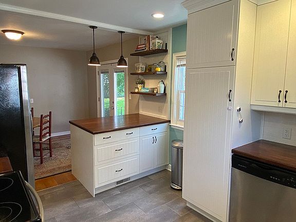 4th image of 2828 Franklin Ave