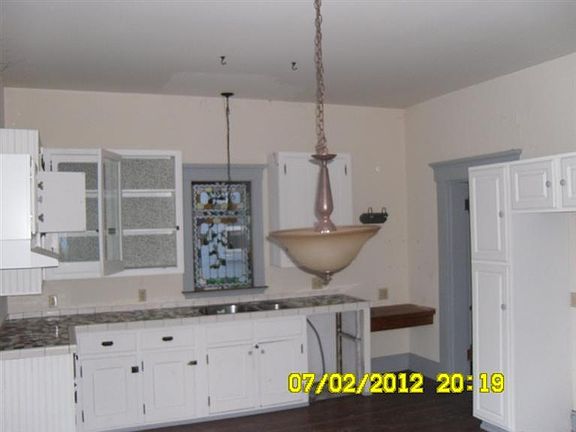 2nd image of 805 Campbell Ave