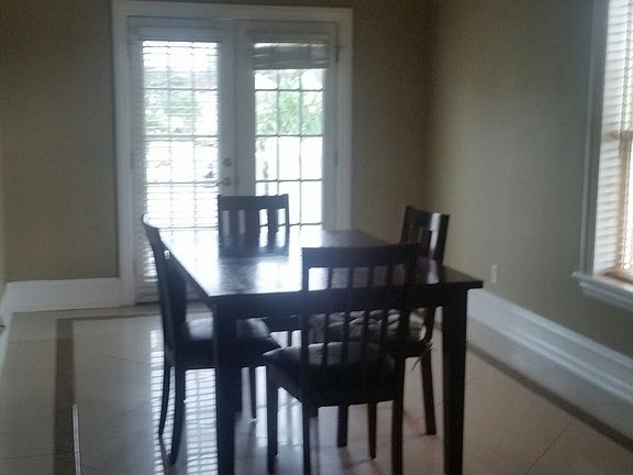4th image of 2601 Amelia St APT 202