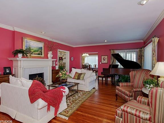 5th image of 394 Henkel Cir