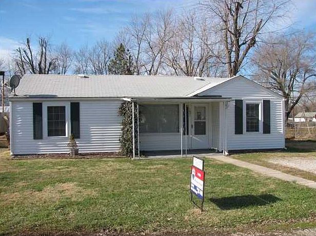 1st image of 1601 S Oakdale Dr