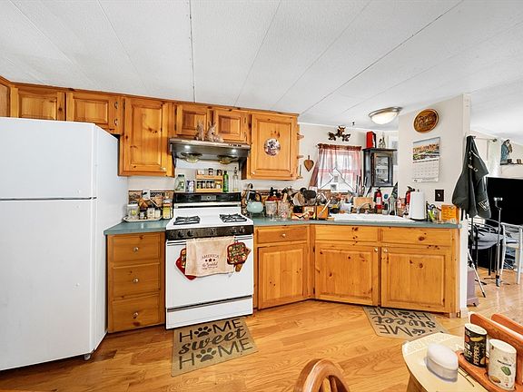 4th image of 154 Newbury St #26
