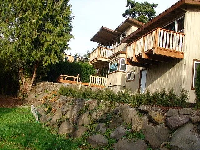 5 bed, 2640 sqft, $5,999 — Photo 4