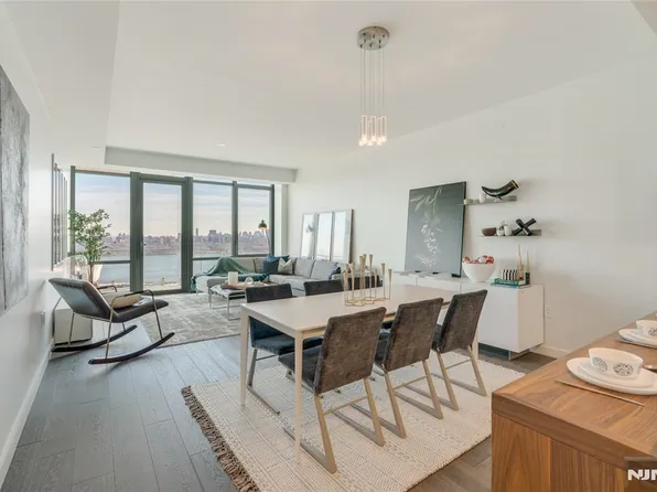 320 Adolphus Avenue image 9 of 43