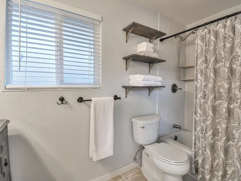 808 Milsom Pl — Photo 14