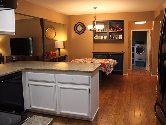 3rd image of 479 Boutell Dr